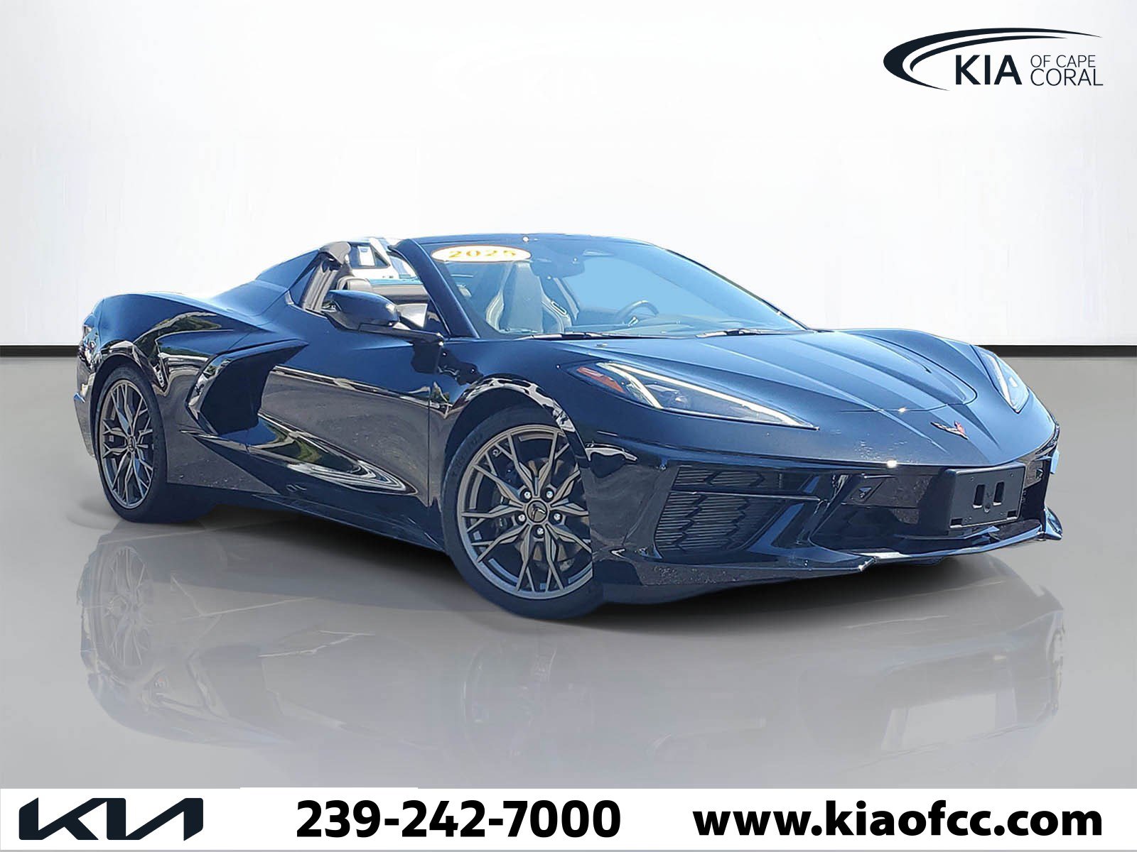 Used 2025 Chevrolet Corvette Stingray Preferred Conv w/ 2LT RWD image 1