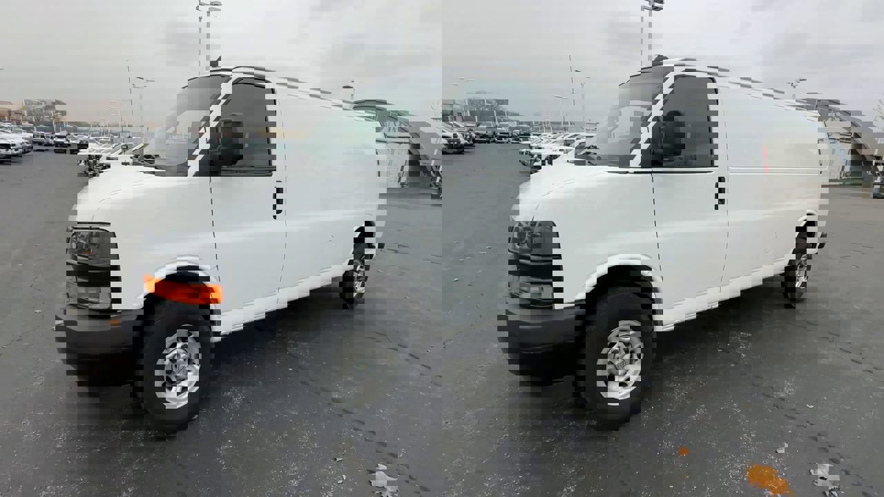 Used 2022 Chevrolet Express 2500 Extended w/ Driver Convenience Package image 4