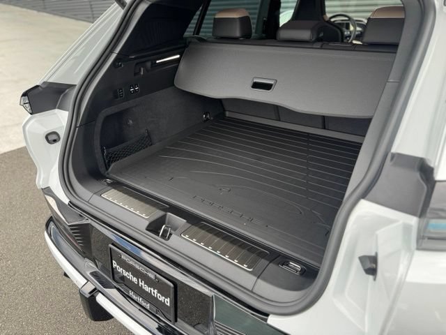 New 2026 Porsche Cayenne Turbo AWD/4WD image 43