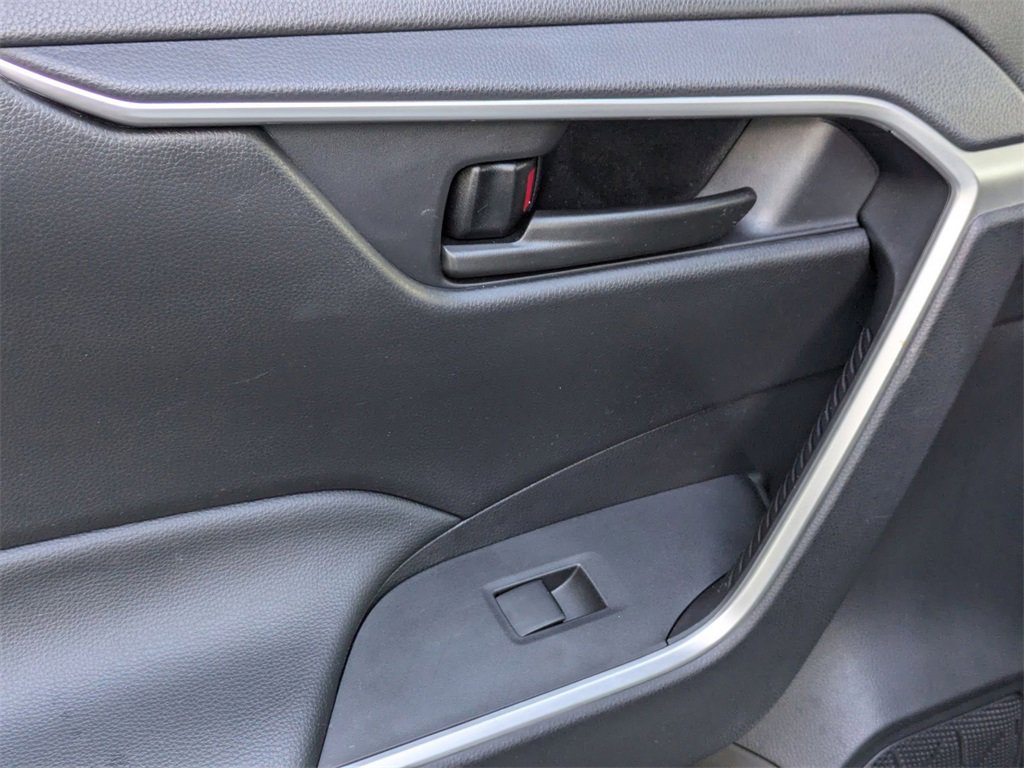Used 2025 Toyota RAV4 LE image 27
