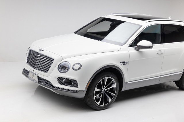 Used 2017 Bentley Bentayga image 25