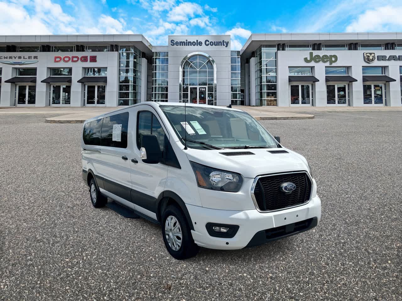 Used 2025 Ford Transit 350 XLT RWD image 2