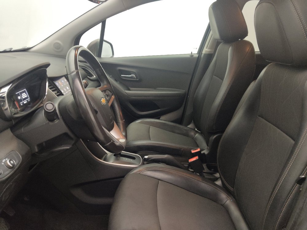 Used 2020 Chevrolet Trax LT w/ Driver Confidence Package FWD image 17