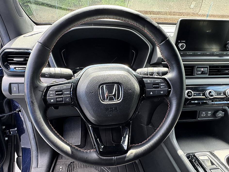 Used 2025 Honda Pilot Sport image 11