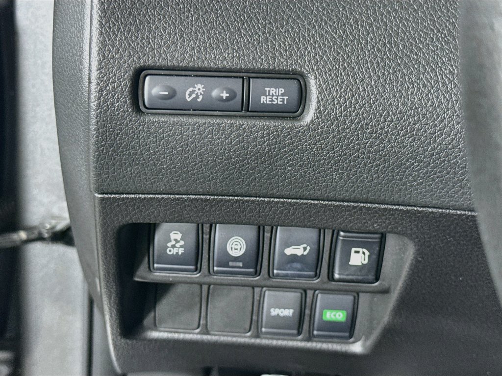 Used 2020 Nissan Rogue SV FWD image 18