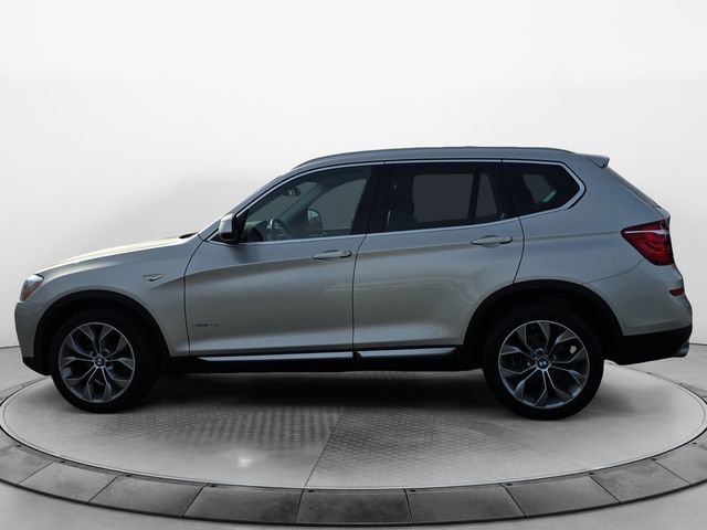Used 2017 BMW X3 sDrive28i image 2