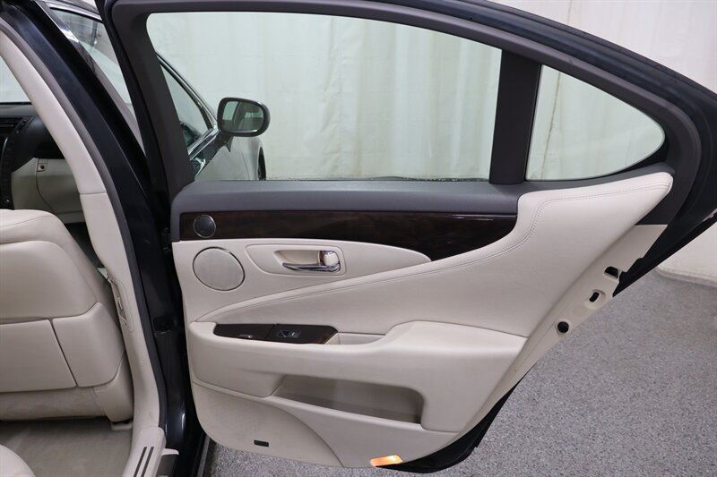 Used 2008 Lexus LS 460 RWD image 27