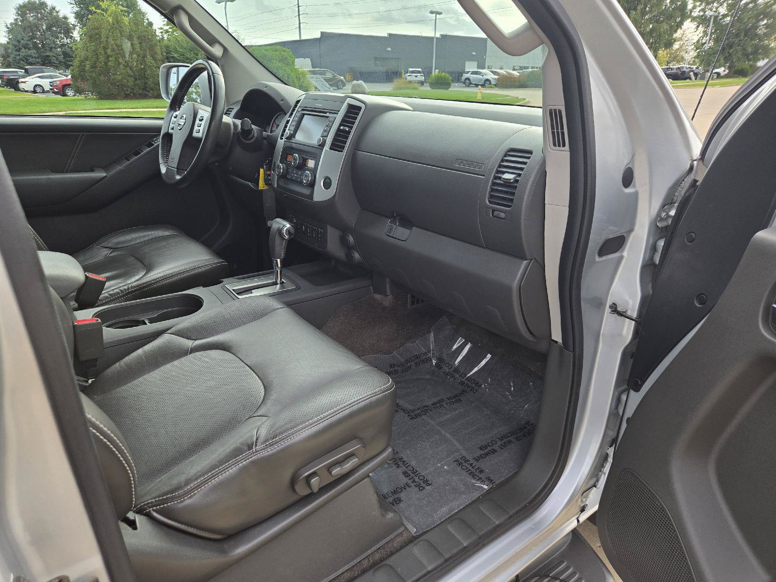 Used 2014 Nissan Frontier PRO-4X w/ Pro-4x Luxury Package AWD/4WD image 23