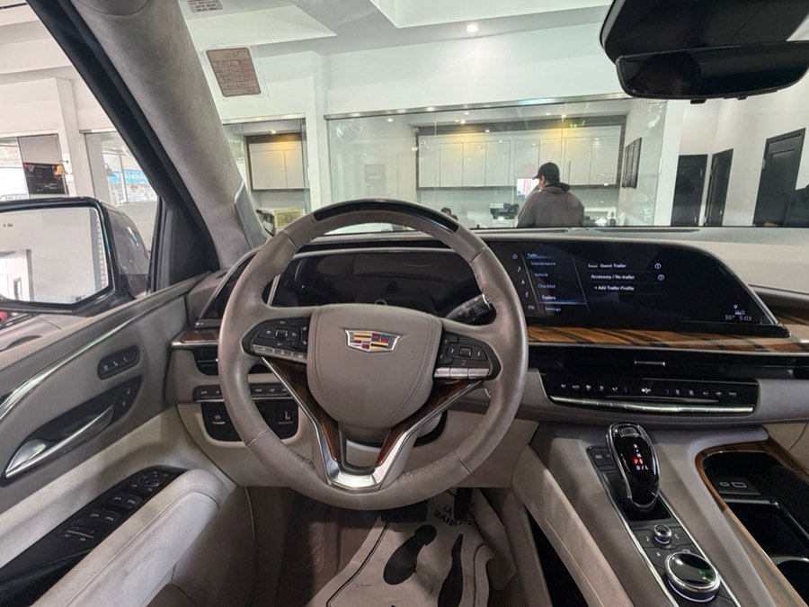 Used 2024 Cadillac Escalade ESV Sport Platinum AWD/4WD image 25
