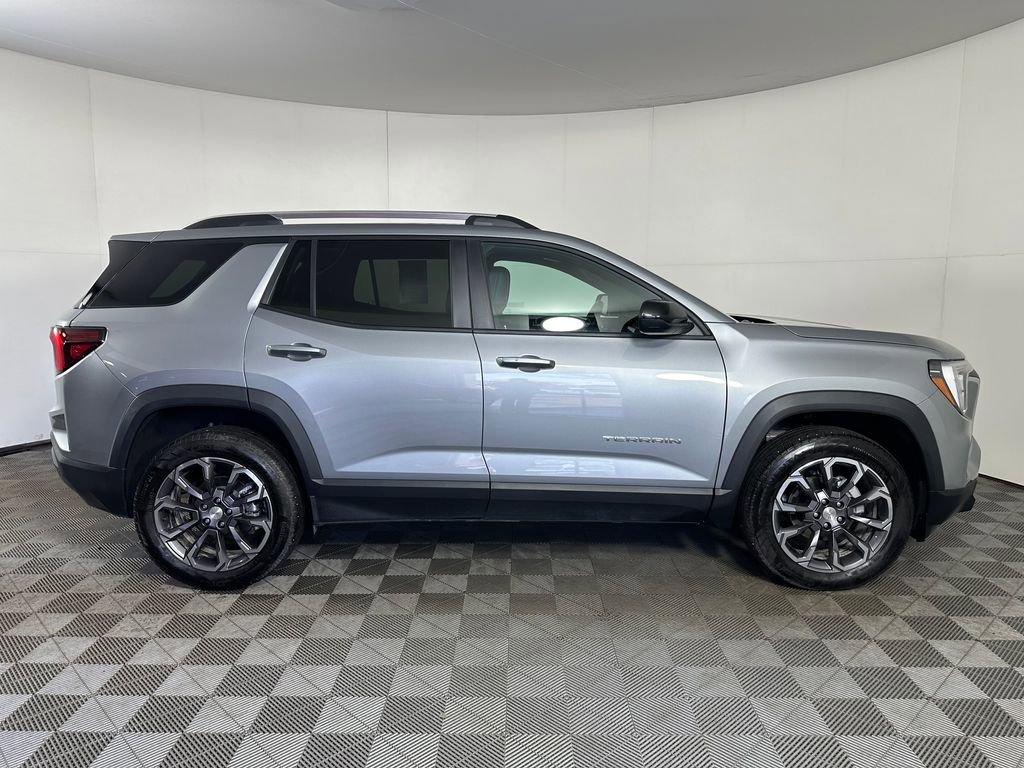 Used 2026 GMC Terrain Elevation w/ Elevation Premium Package image 6