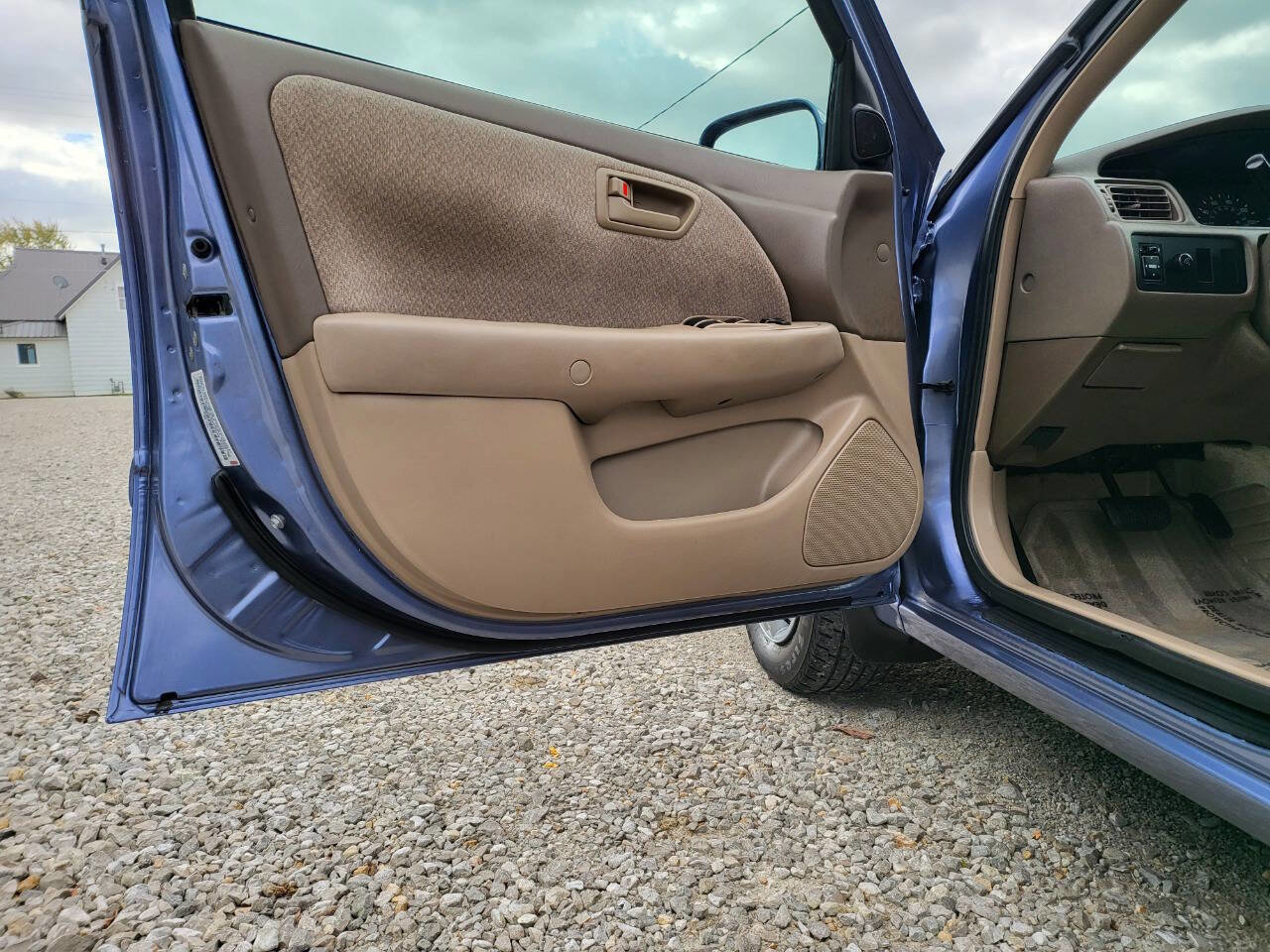 Used 2000 Toyota Camry LE image 4