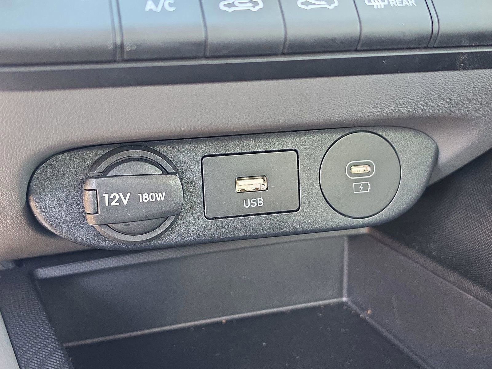 Used 2025 Hyundai Elantra SE image 27