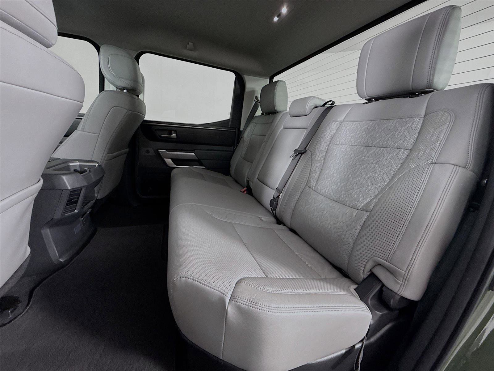 Used 2022 Toyota Tundra SR5 w/ SR5 Premium Package AWD/4WD image 32