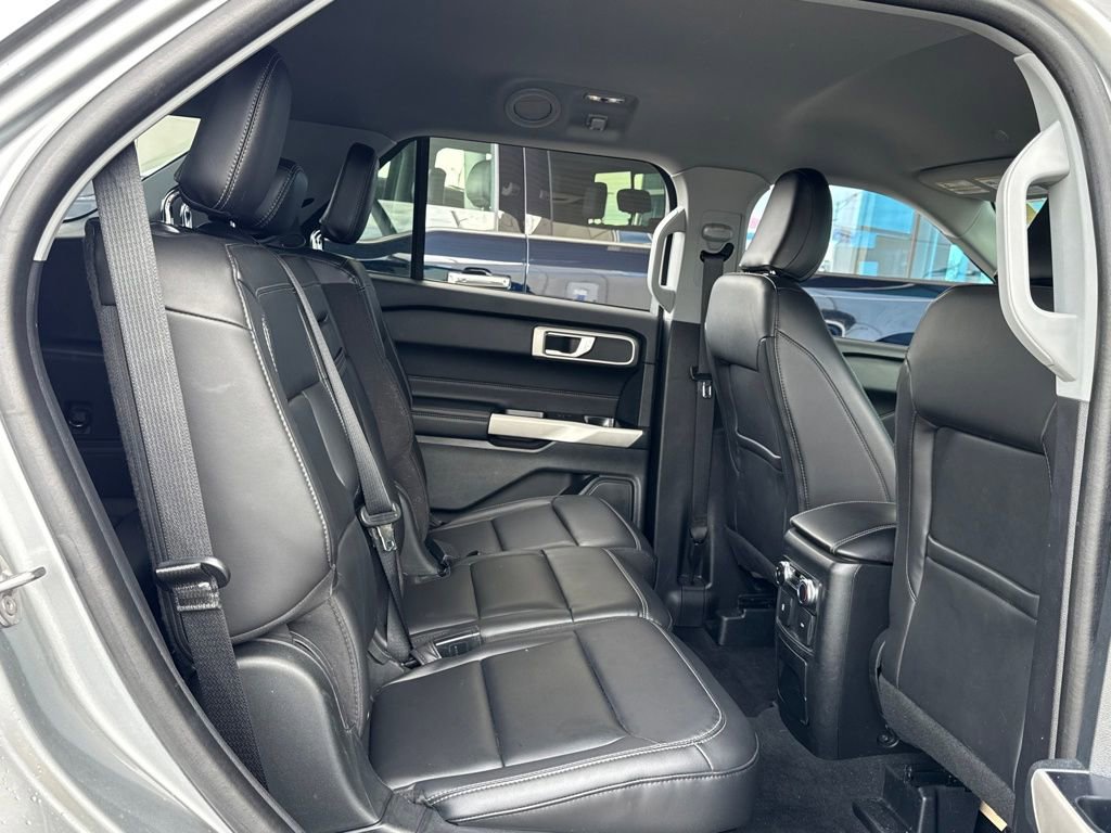 Used 2022 Ford Explorer XLT w/ Equipment Group 202A image 28