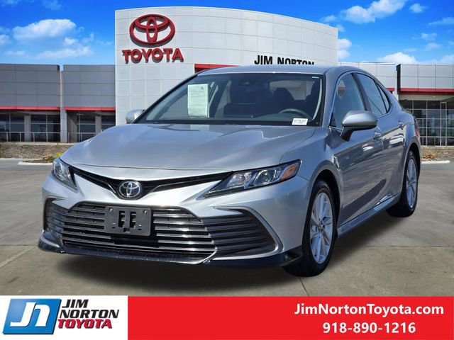 Used 2024 Toyota Camry LE FWD image 3