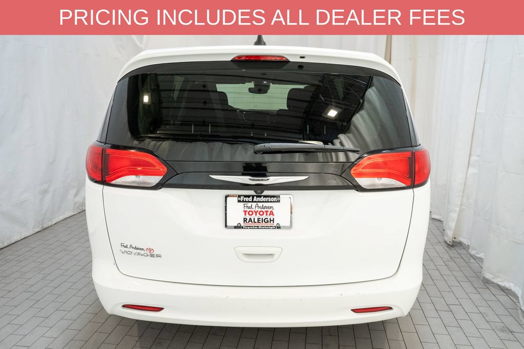Used 2023 Chrysler Voyager LX FWD image 4