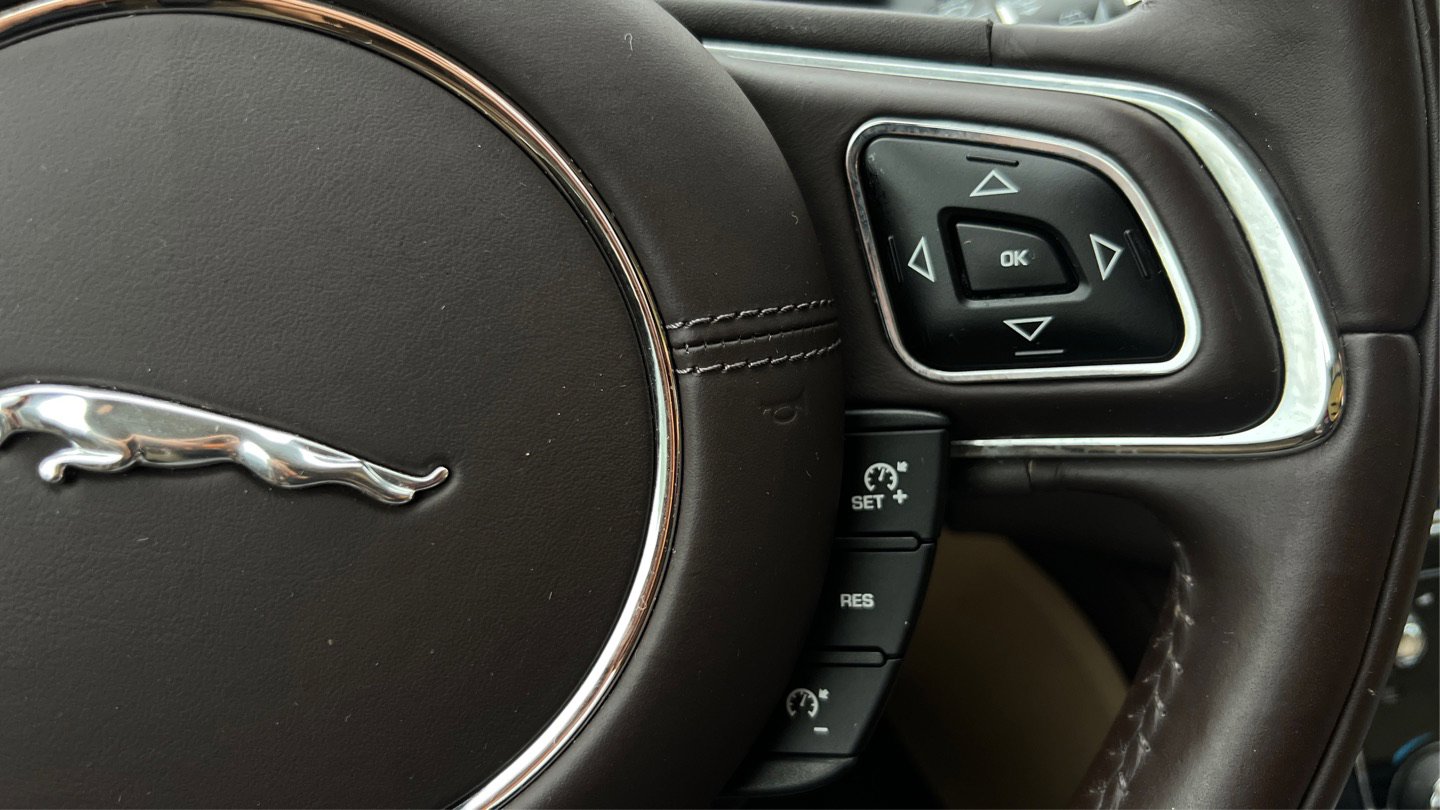 Used 2013 Jaguar XJ L Portfolio AWD/4WD image 18