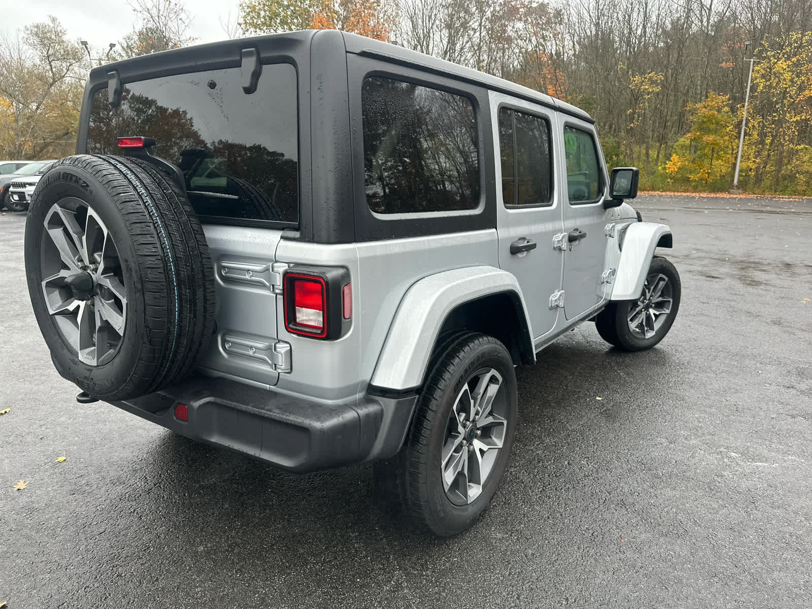 Used 2024 Jeep Wrangler Unlimited w/ Convenience Group AWD/4WD image 6