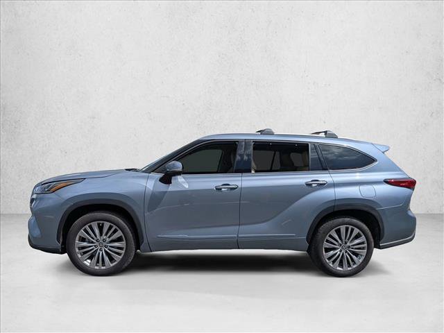 Used 2023 Toyota Highlander Platinum image 2