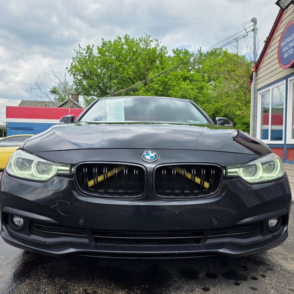 Used 2017 BMW 320i xDrive Sedan AWD/4WD image 3
