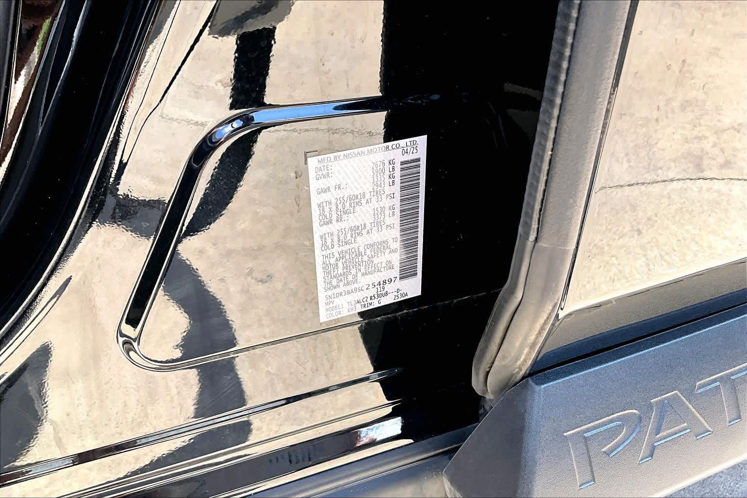 Used 2025 Nissan Pathfinder SV FWD image 33