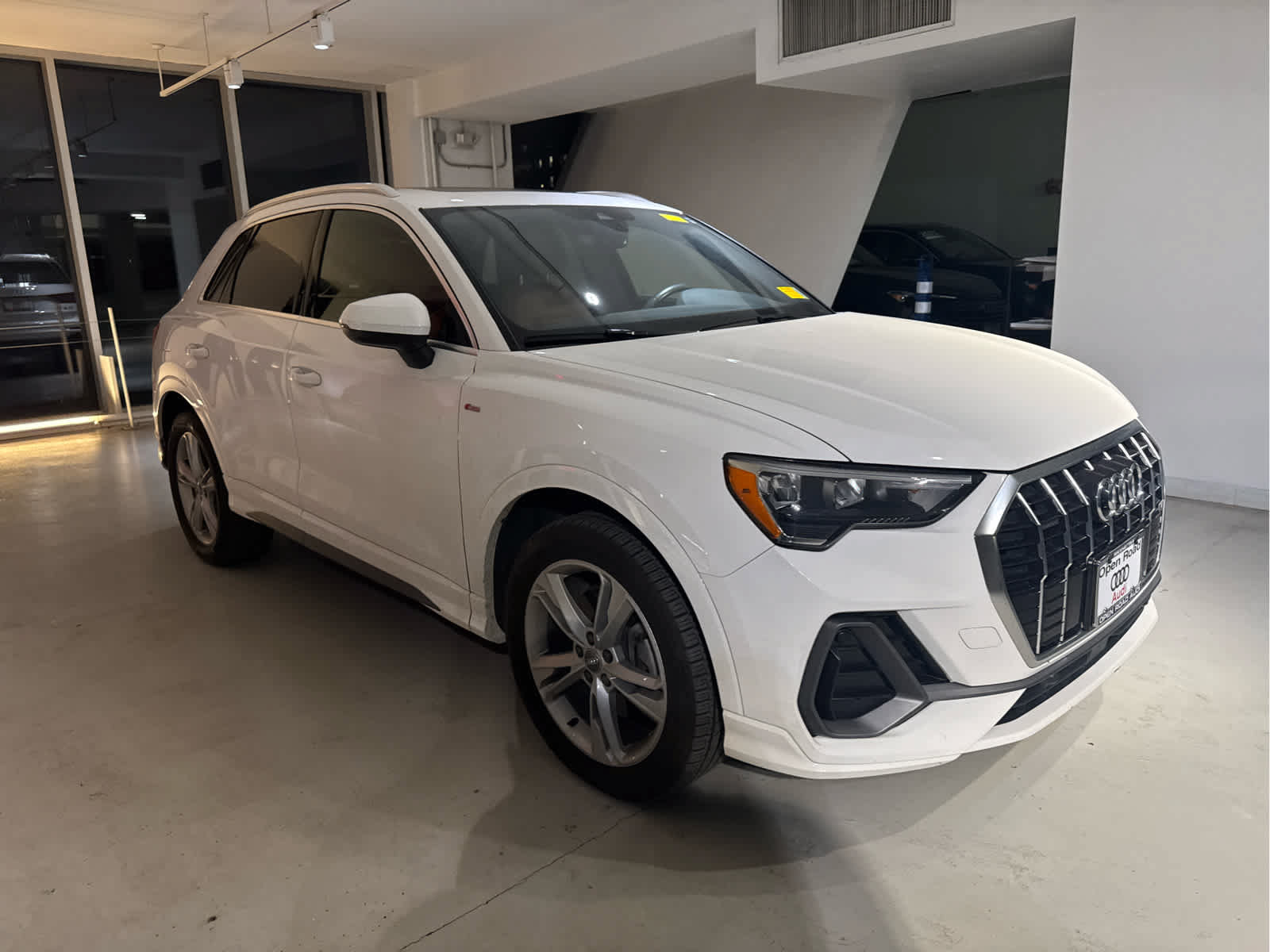 Used 2020 Audi Q3 2.0T Premium w/ Convenience Package AWD/4WD image 4