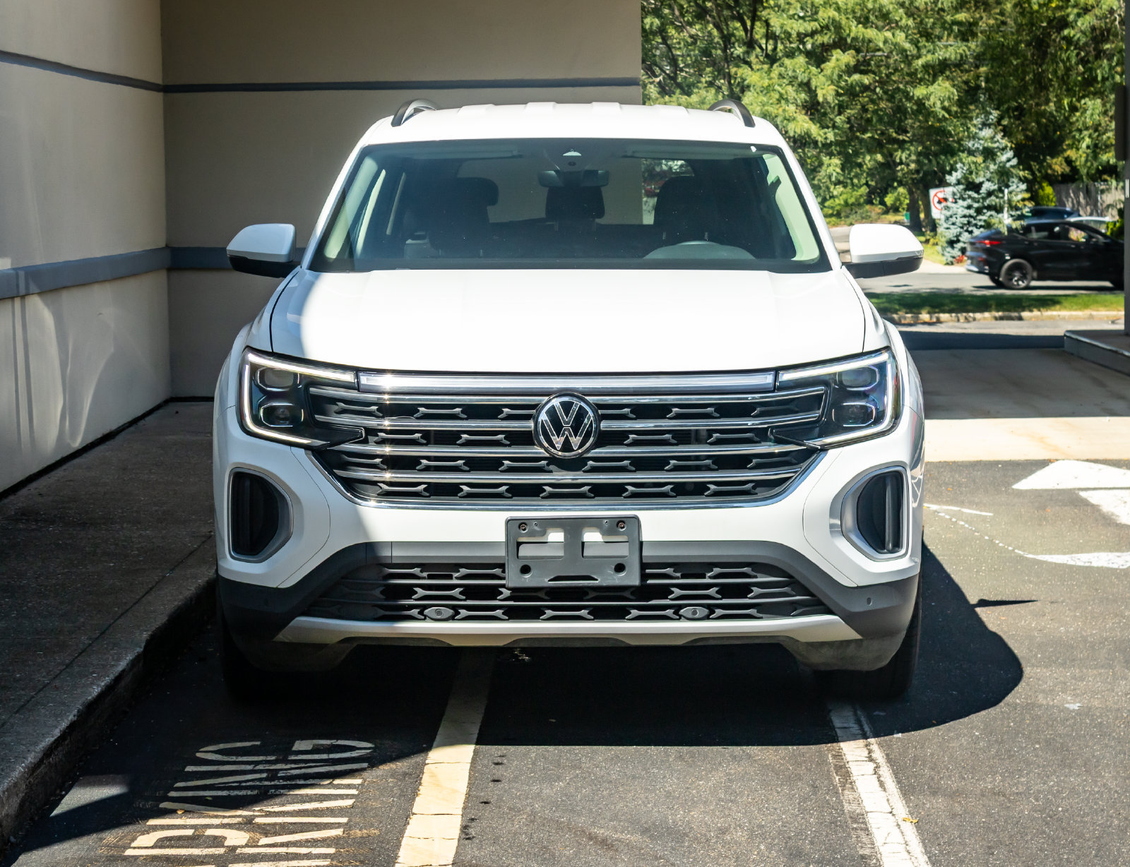 Used 2024 Volkswagen Atlas SE AWD/4WD image 2