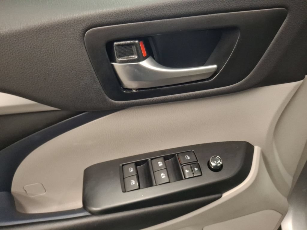 Used 2019 Toyota Highlander XLE AWD/4WD image 15