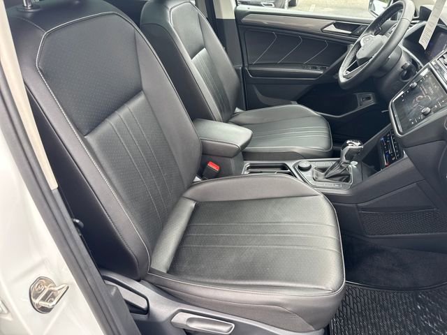 Certified 2022 Volkswagen Tiguan SE w/ Panoramic Sunroof Package image 35