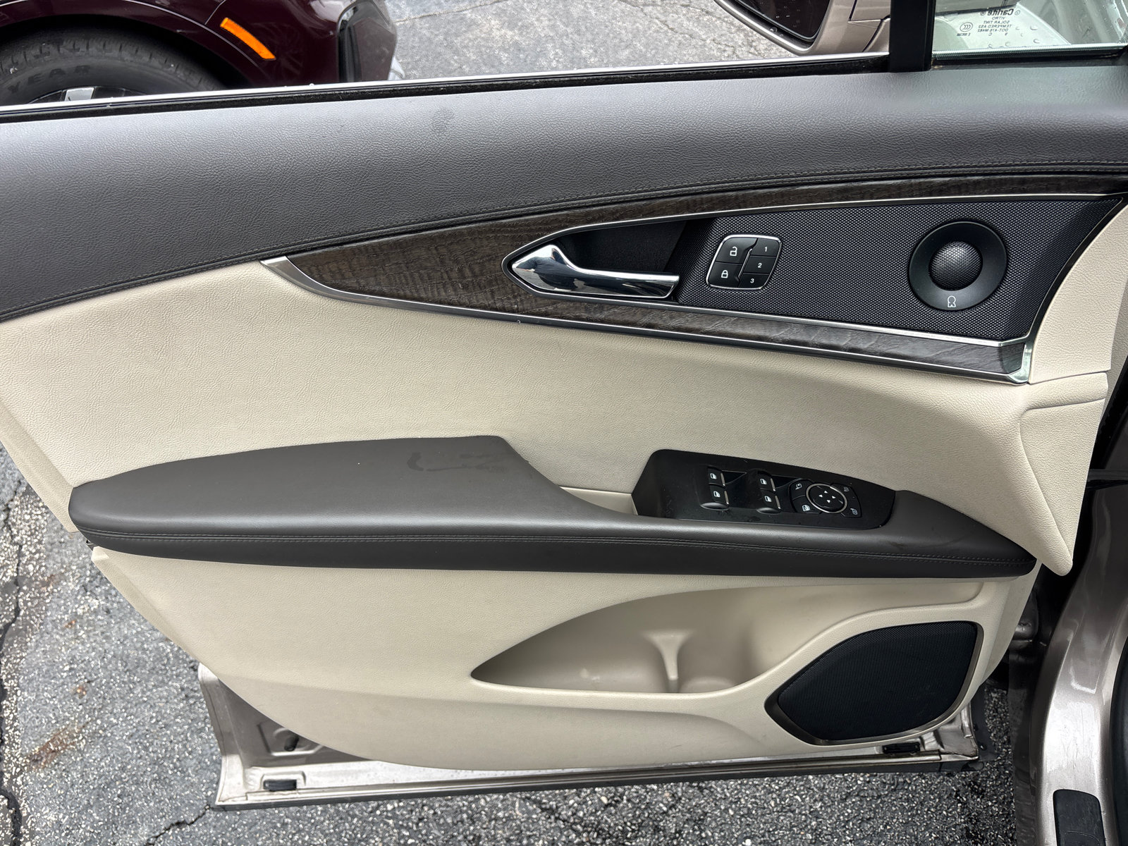 Used 2019 Lincoln Nautilus Reserve AWD/4WD image 11
