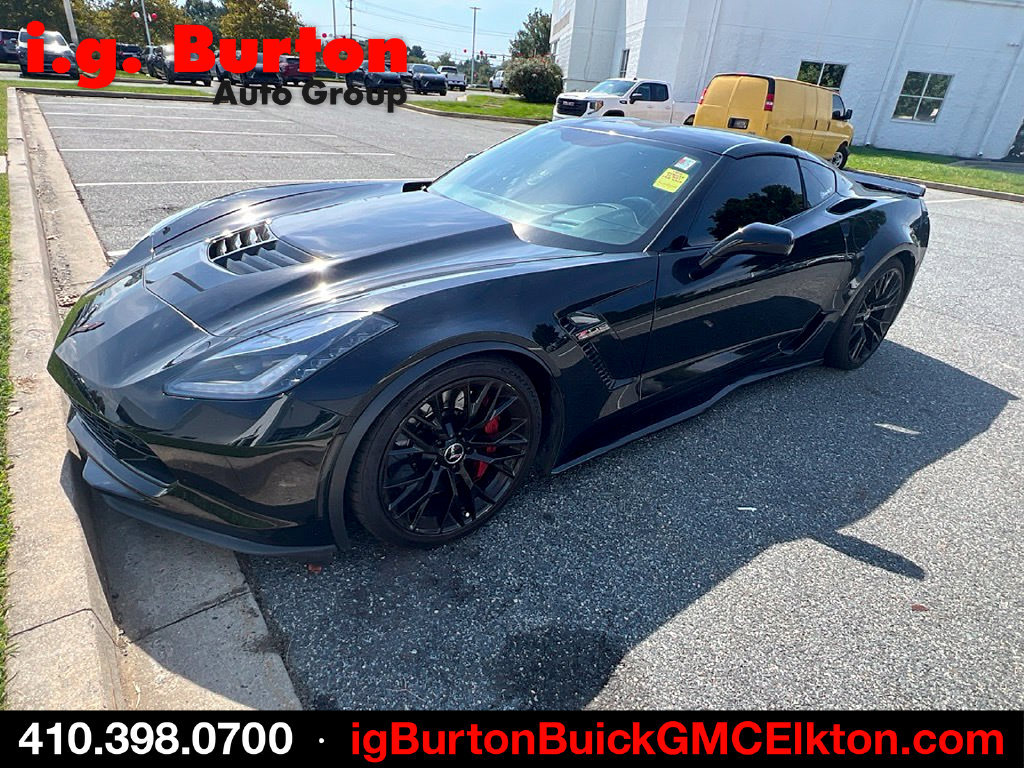 Used 2015 Chevrolet Corvette Z06 w/ 3LZ Preferred Equipment Group RWD image 3