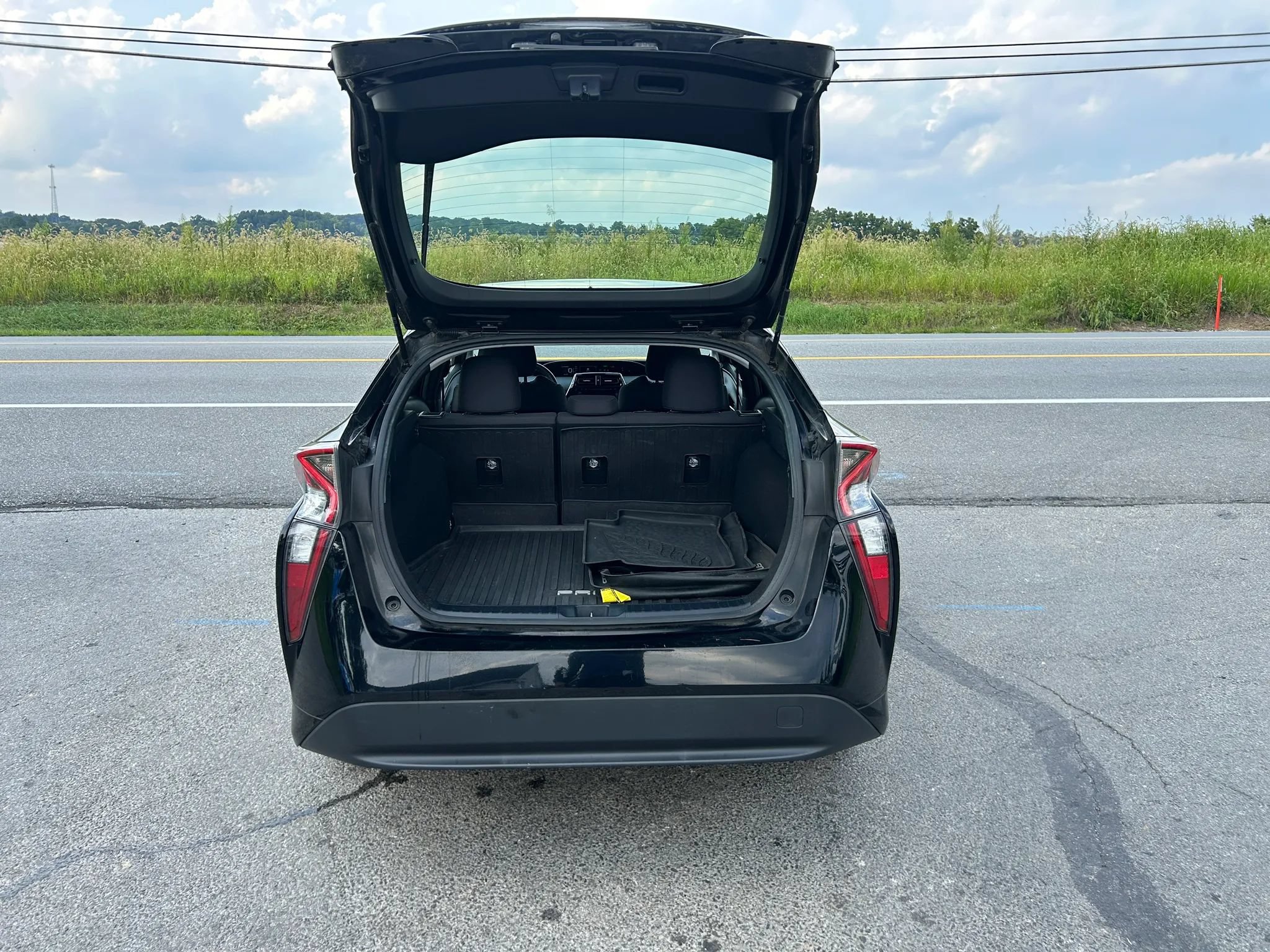 Used 2017 Toyota Prius Four FWD image 11