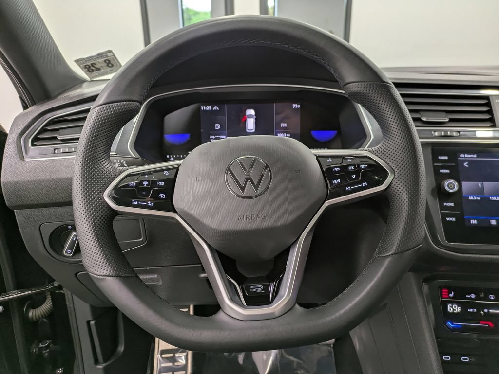 Used 2023 Volkswagen Tiguan SE R-Line AWD/4WD image 20