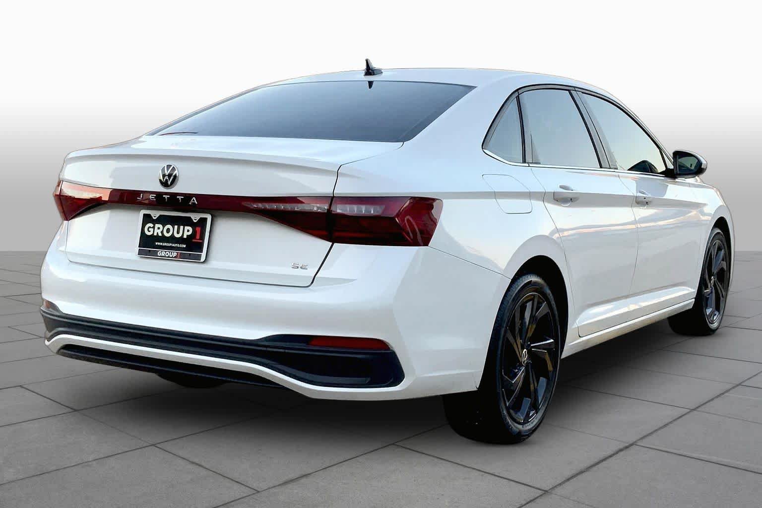 Used 2025 Volkswagen Jetta SE FWD image 12