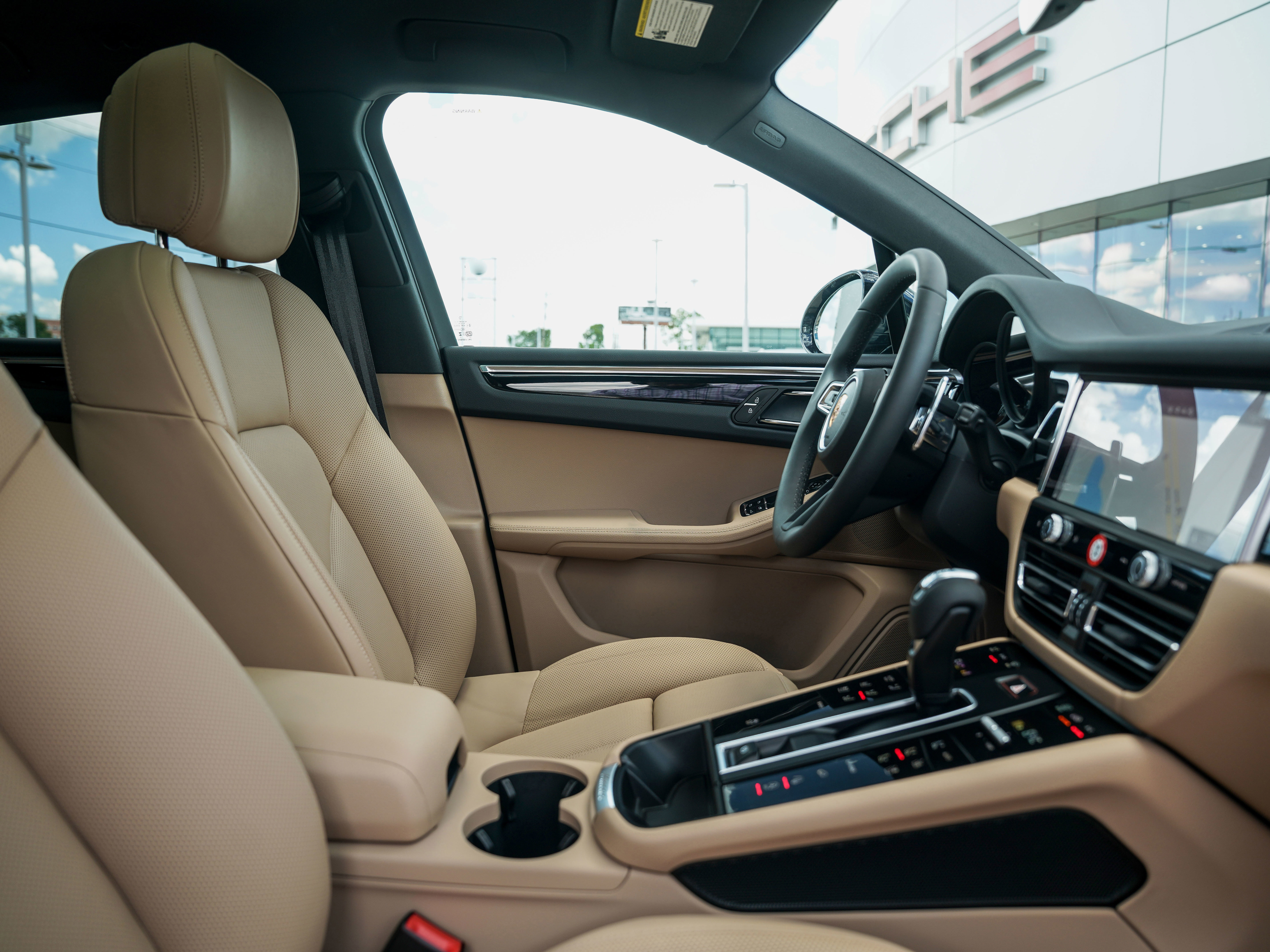 New 2025 Porsche Macan image 33