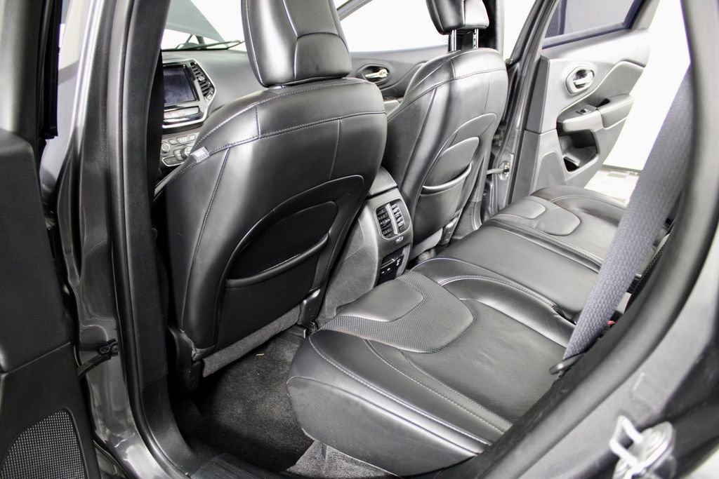 Used 2019 Jeep Cherokee Limited AWD/4WD image 30