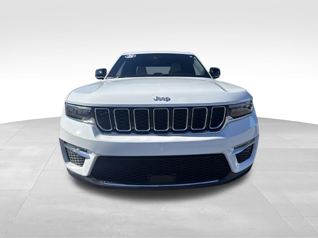 Used 2025 Jeep Grand Cherokee Limited AWD/4WD image 3