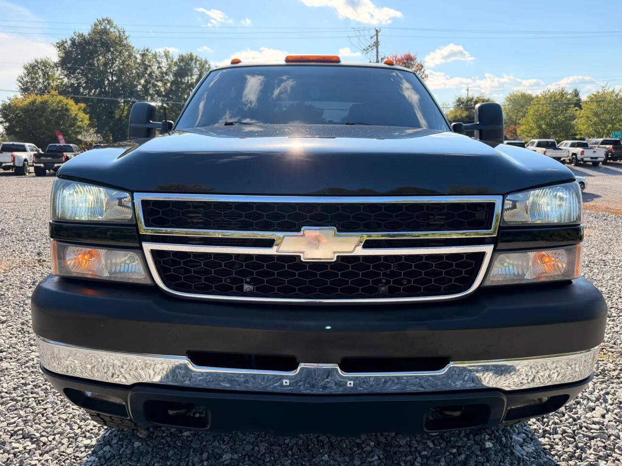 Used 2007 Chevrolet Silverado 2500 LT w/ Heavy-Duty Power Package AWD/4WD image 2