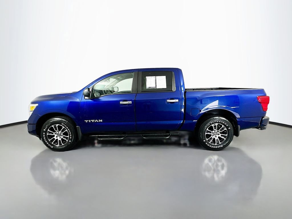 Used 2021 Nissan Titan SV w/ SV Convenience Package image 4