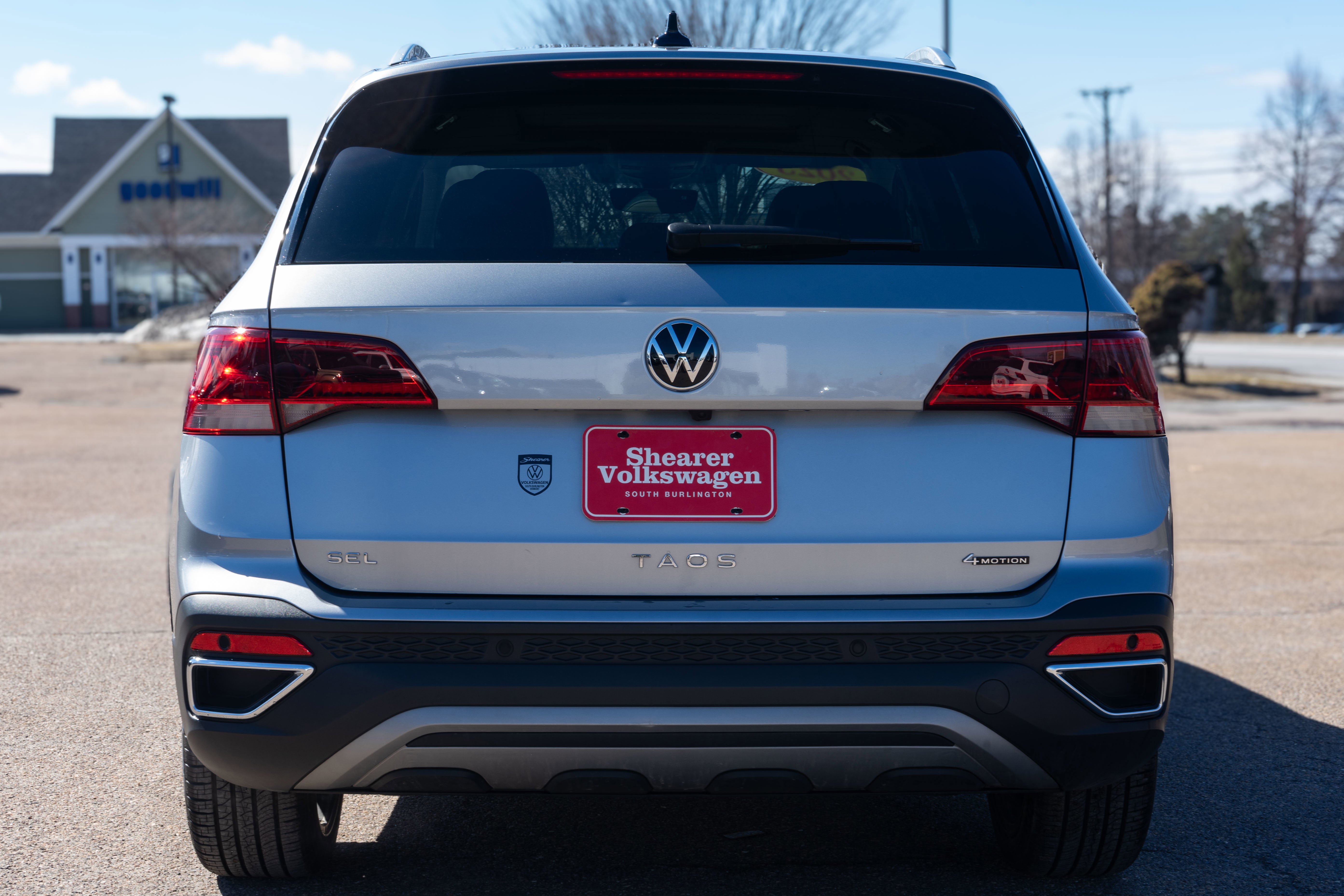 Certified 2023 Volkswagen Taos SEL image 5