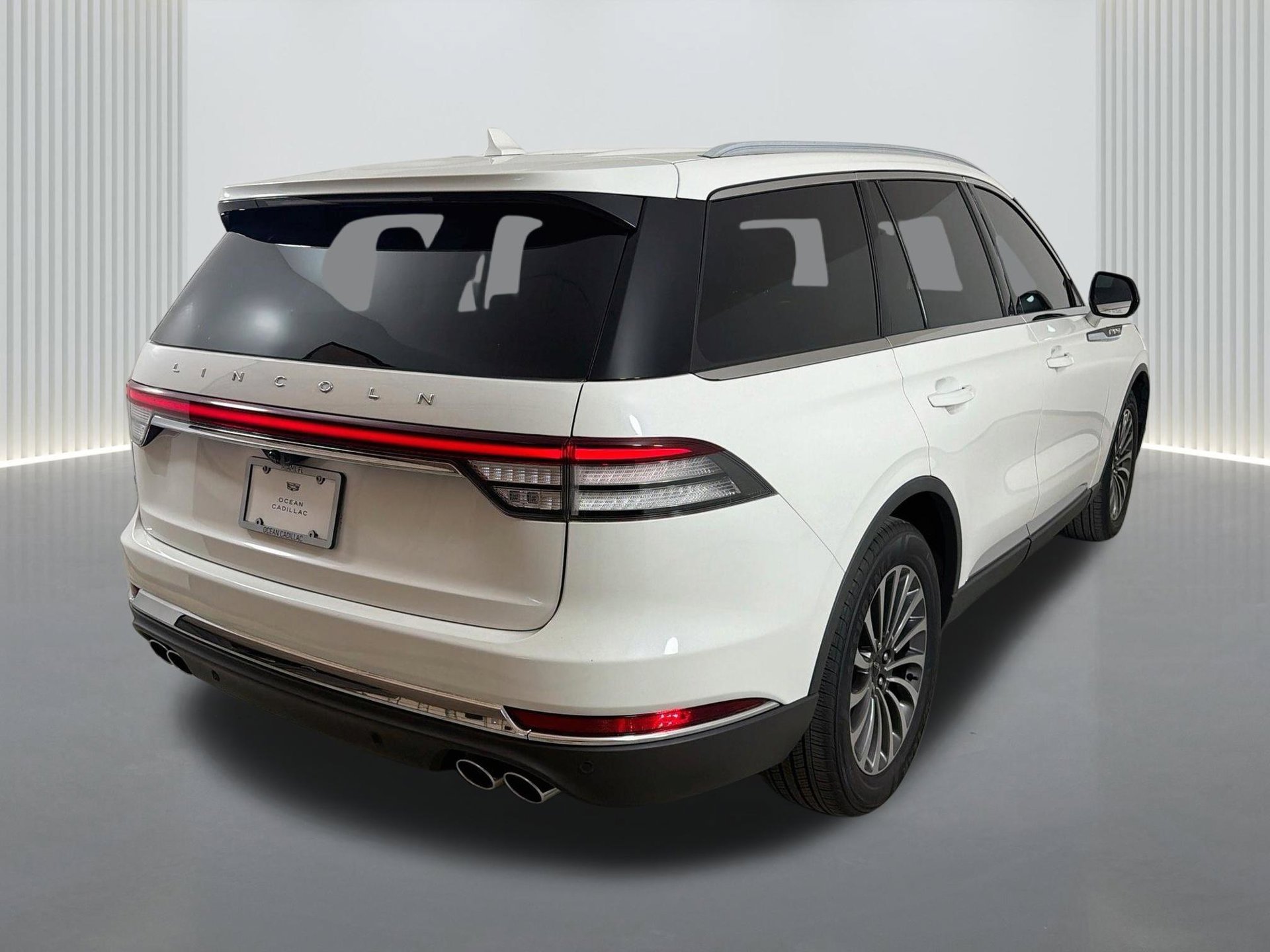 Used 2023 Lincoln Aviator 2WD w/ Premium Package image 5