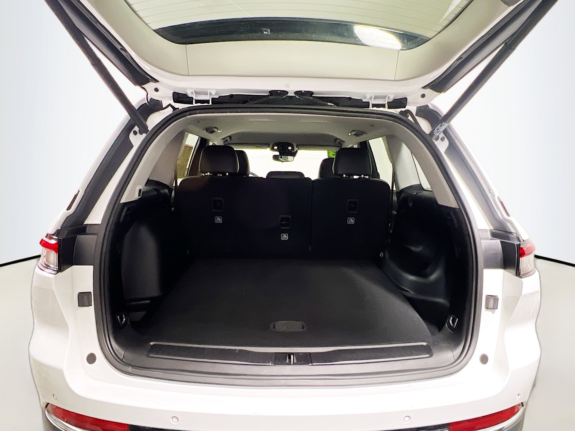 Used 2023 Jeep Grand Cherokee Limited image 34