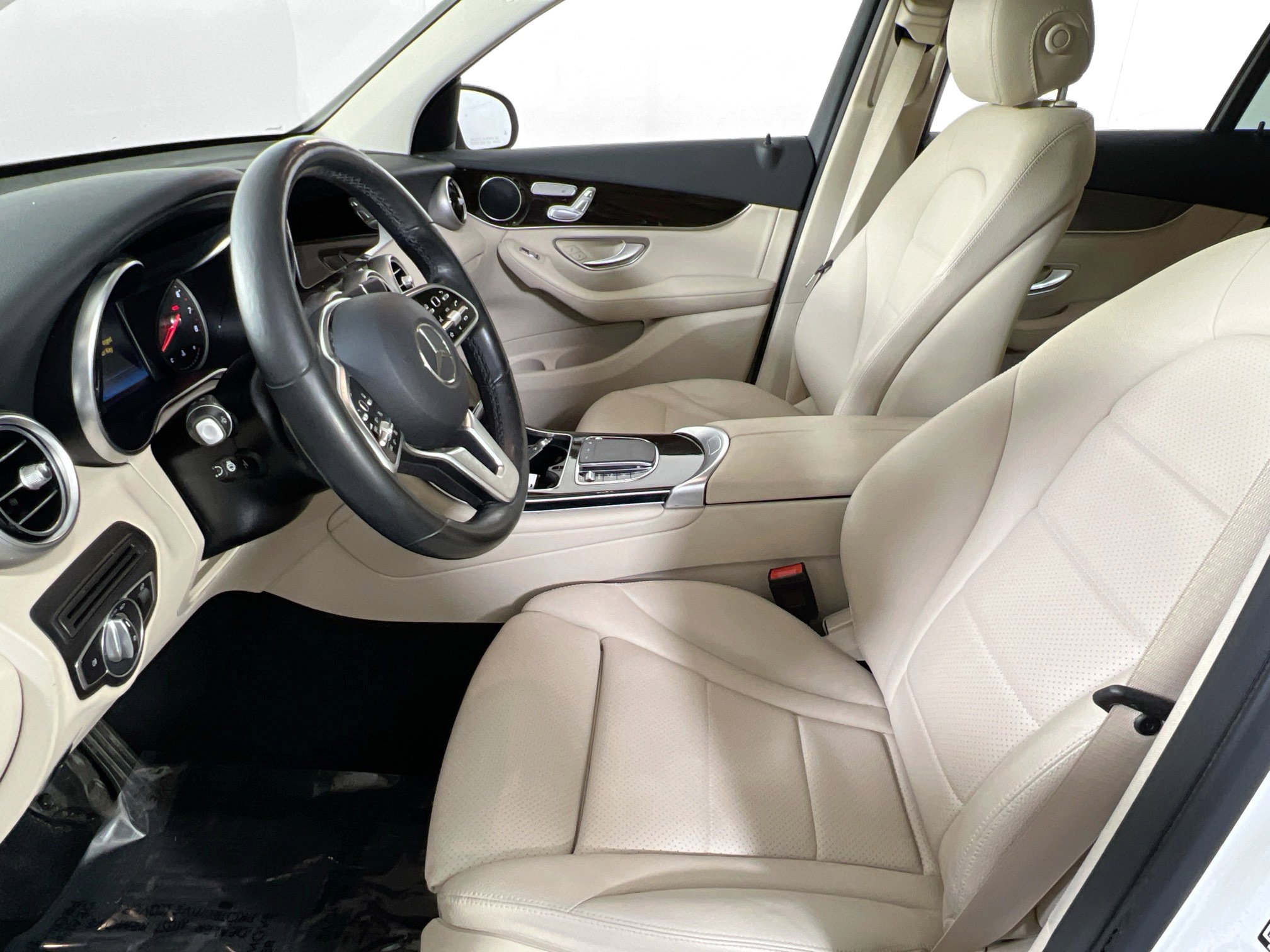 Used 2021 Mercedes-Benz GLC 300 4MATIC image 20