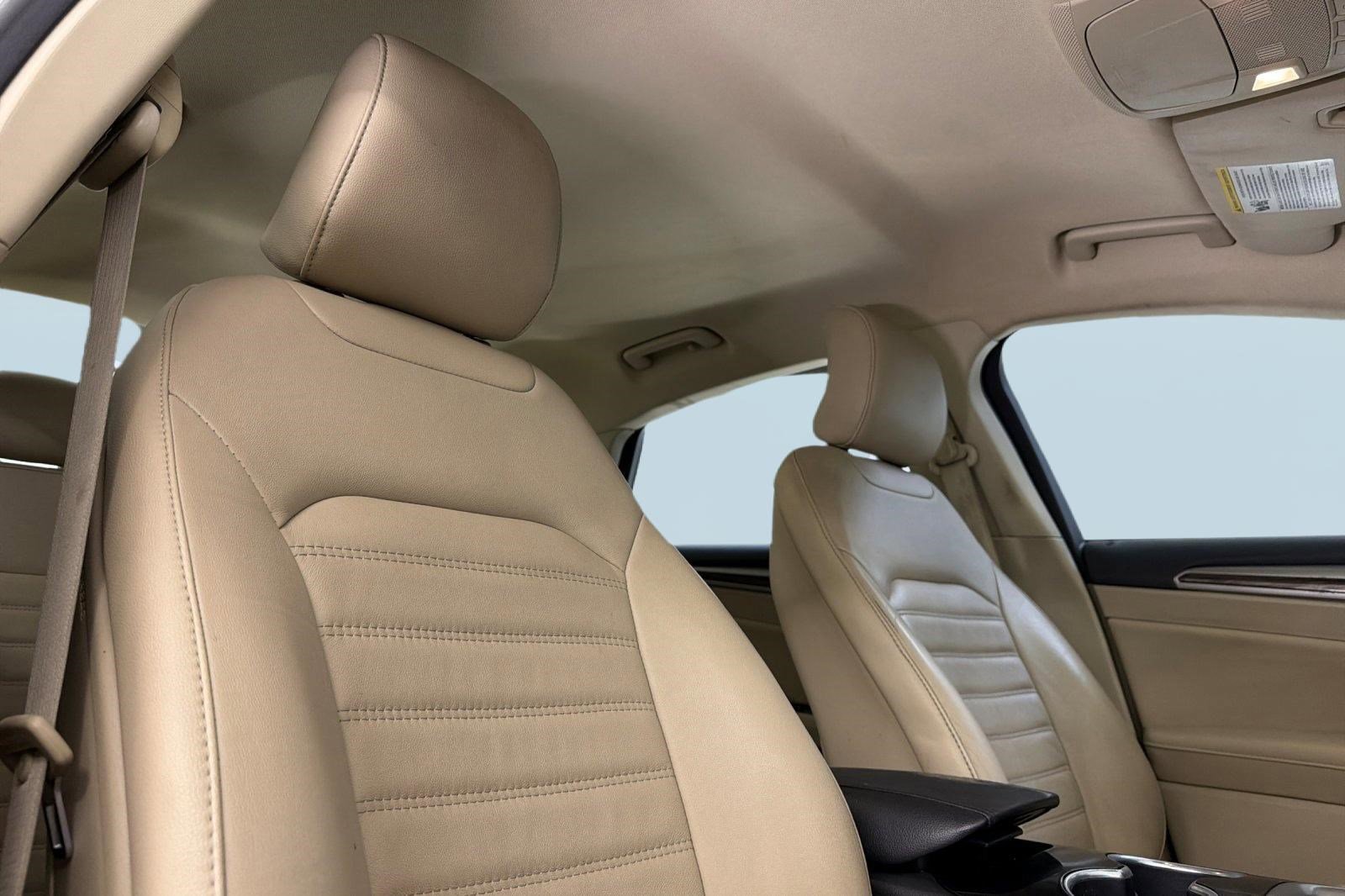 Used 2015 Ford Fusion SE w/ Equipment Group 202A FWD image 24