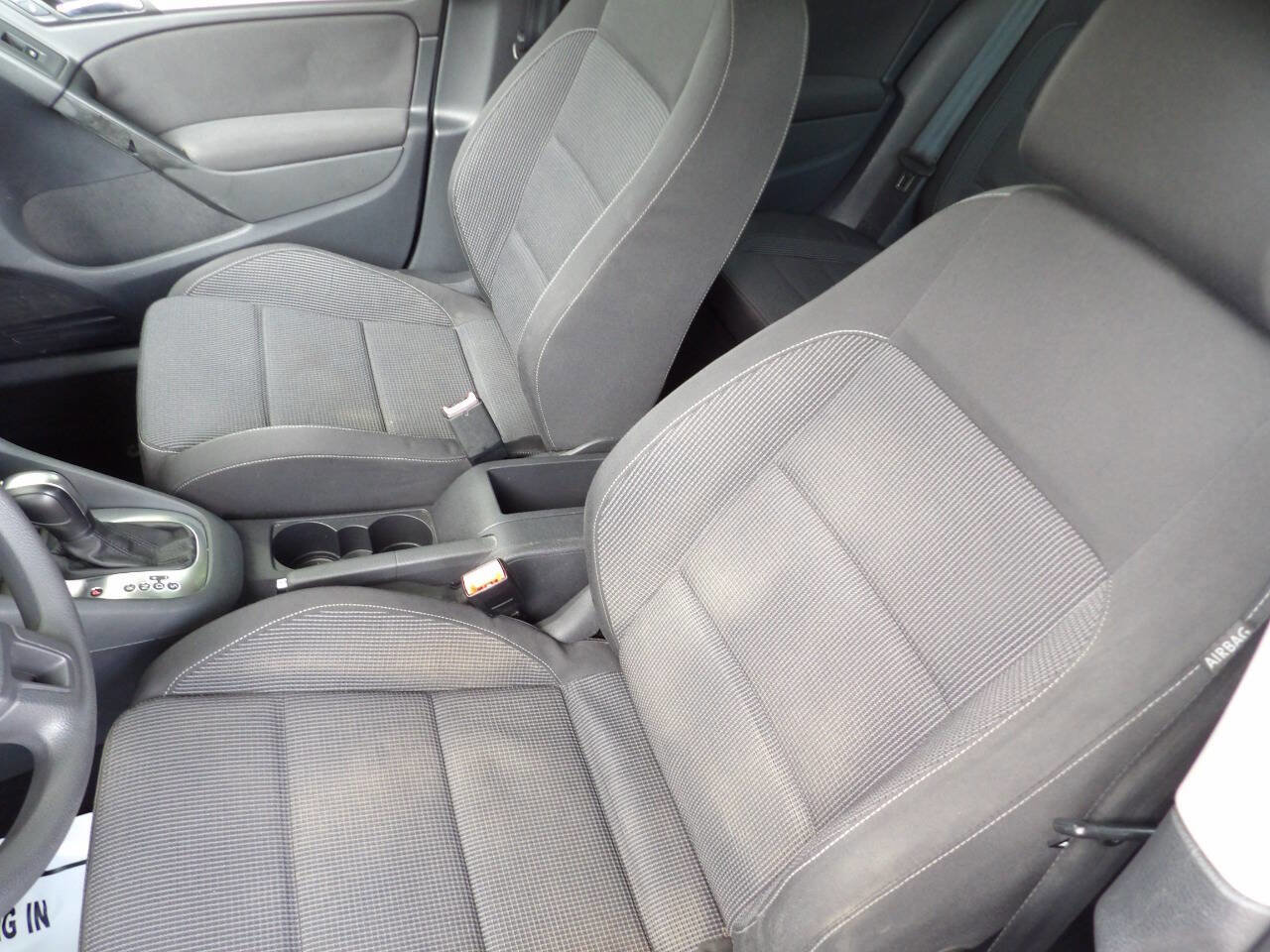 Used 2011 Volkswagen Golf 4-Door image 16