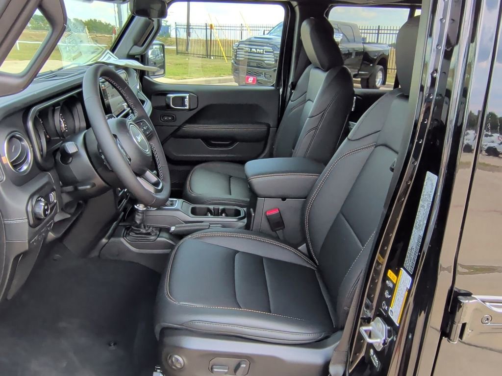 New 2025 Jeep Gladiator Sport AWD/4WD image 12