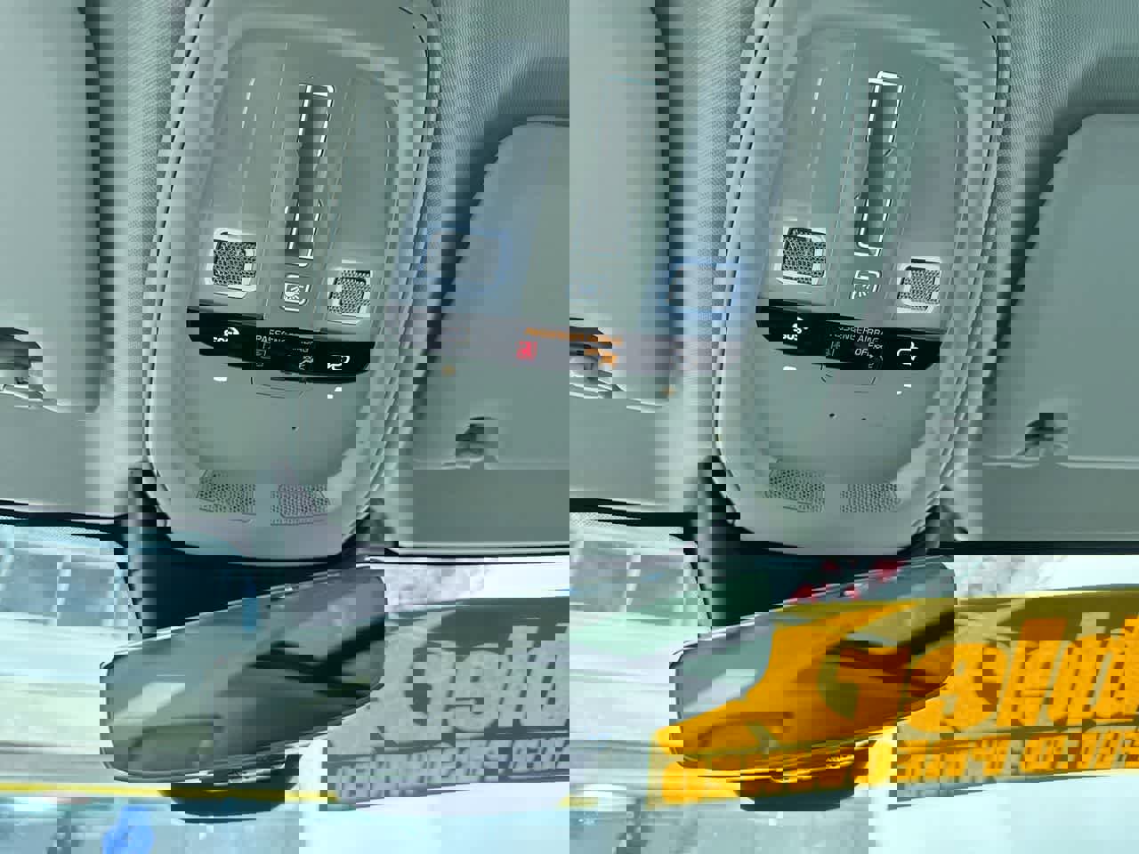 Used 2025 Volvo V60 B5 Cross Country Plus image 32