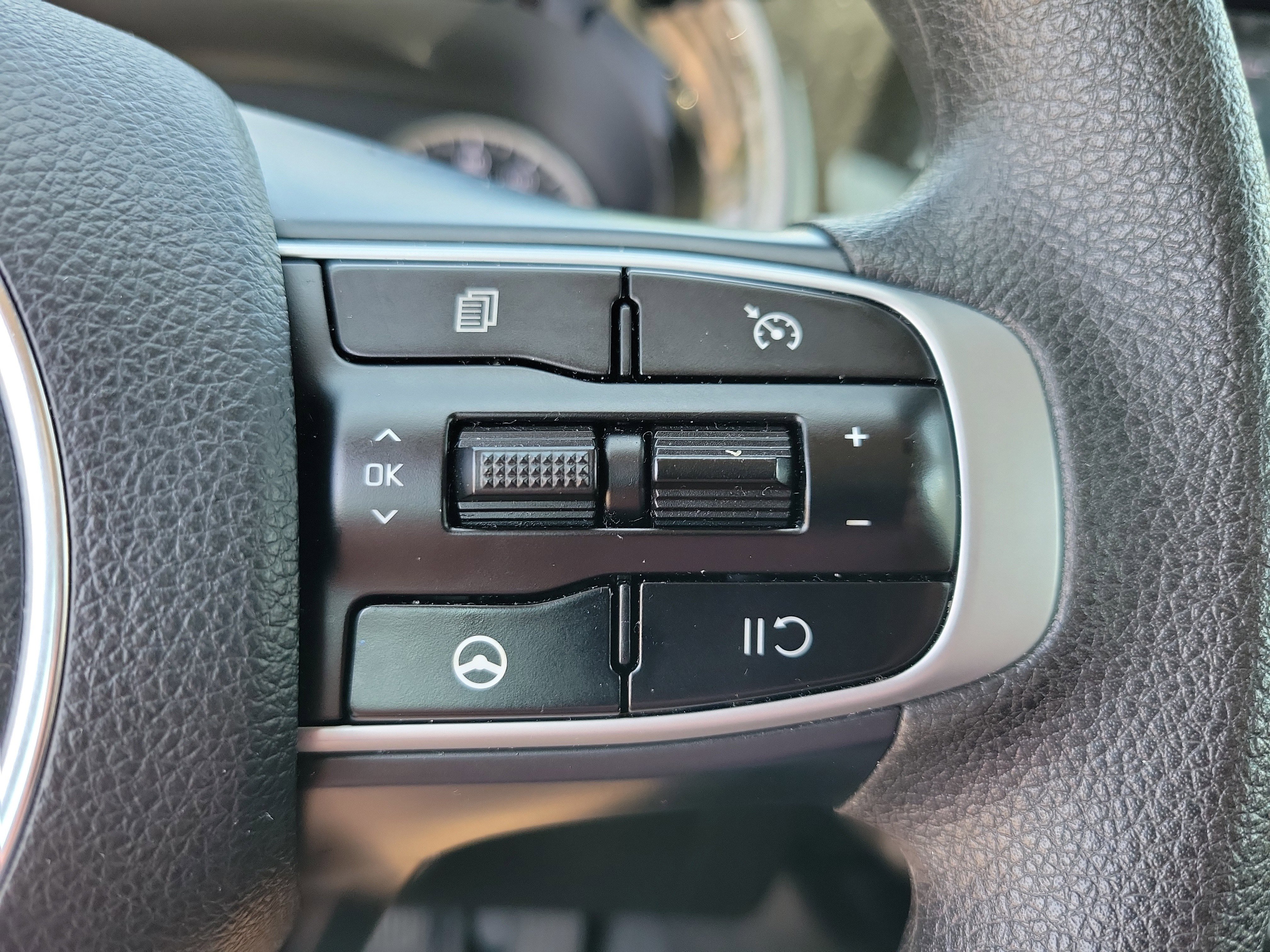 Used 2023 Kia K5 LXS image 15