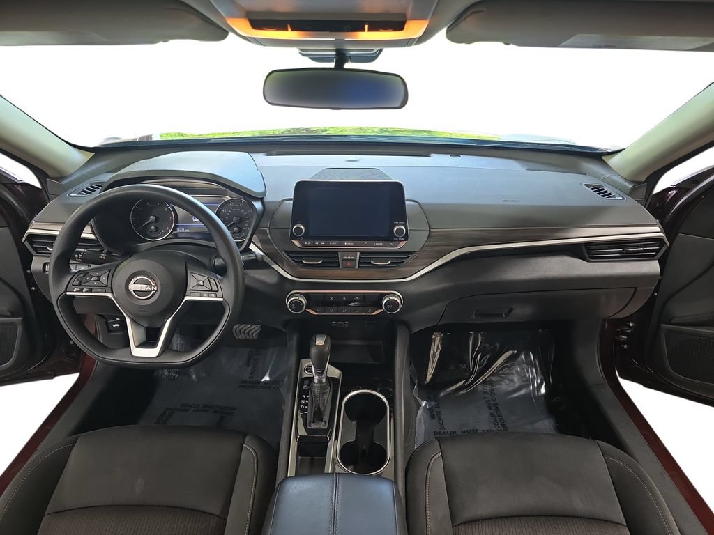 Used 2024 Nissan Altima 2.5 SV FWD image 9
