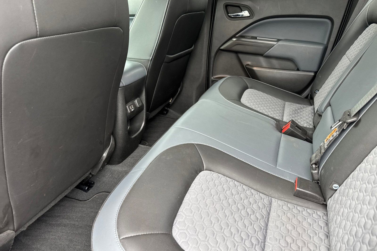 Used 2022 Chevrolet Colorado Z71 AWD/4WD image 12